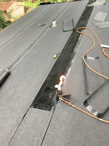 Nieuw bitumen dakleer schuur Veldhoven