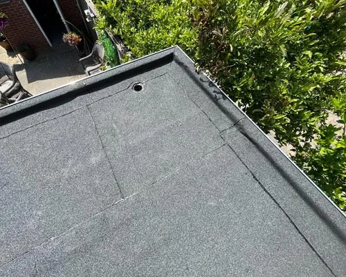 Platdak aanbouw bitumen dakbedekking